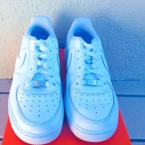 Nike AIR FORCE 1 GS Boys Size 6.5Y